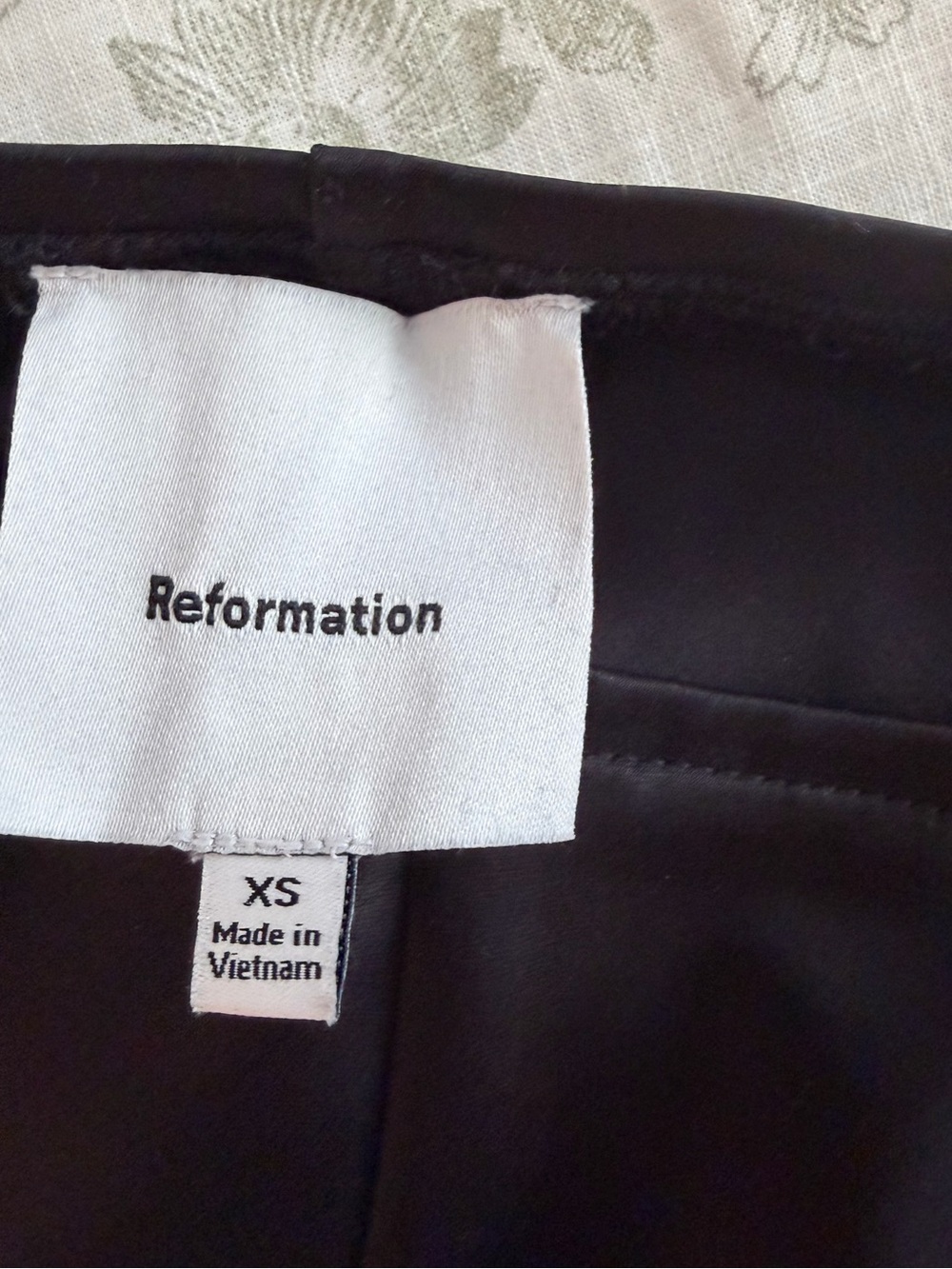 Black Wide-Leg Satin Pants Reformation - Picture 6 of 6